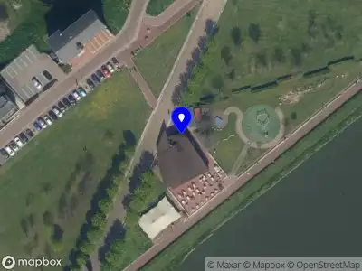 Ambulance met grote spoed naar de Vuykpark in Capelle aan den IJssel