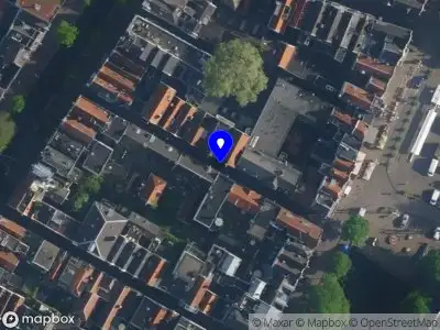 Ambulance met grote spoed naar de Barndesteeg in Amsterdam