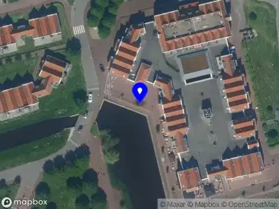 Ambulance met grote spoed naar de Pieterman in Volendam