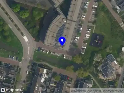 Ambulance met grote spoed naar de Dreesplein in Naaldwijk