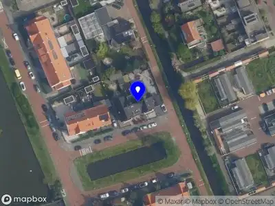 Ambulance met grote spoed naar de Strijpkade in 's-Gravenhage