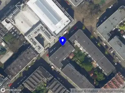 Ambulance met gepaste spoed naar de Burgemeester Hoffmanstraat in Rotterdam