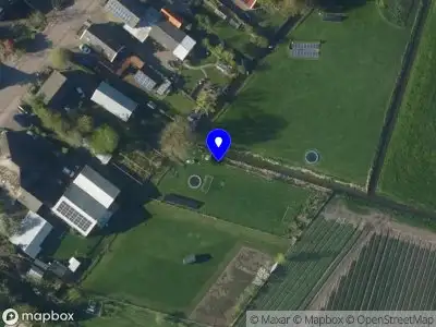 Brandweer met gepaste spoed naar de Kerkweg. in Hensbroek vanwege waarnemen gaslucht