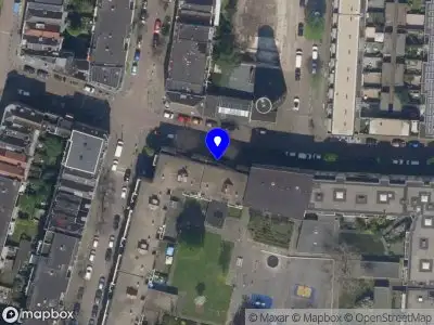 Ambulance met grote spoed naar de 3e Schansstraat in Rotterdam