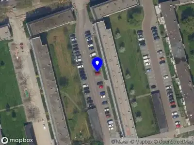 Ambulance met grote spoed naar de Van der Palmstraat in Vlaardingen