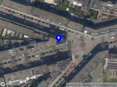 Ambulance met gepaste spoed naar de Rosier Faassenstraat in Rotterdam