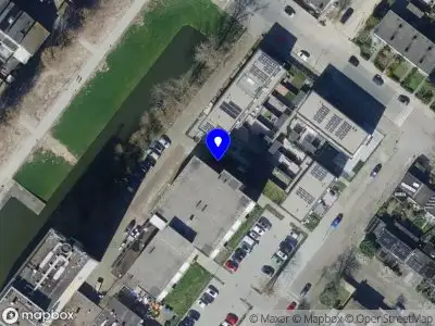 Ambulance met gepaste spoed naar de Alverstraat in Hoogvliet Rotterdam