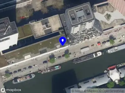 Ambulance met gepaste spoed naar de Wijnhaven in Rotterdam