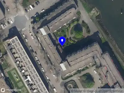 Ambulance met grote spoed naar de Persoonshaven in Rotterdam