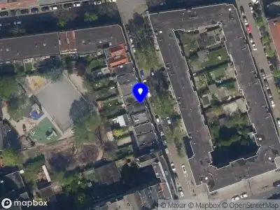 Ambulance met grote spoed naar de Veelzigtstraat in Rotterdam