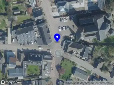 Brandweer met grote spoed naar de Kerkplein in Beugen vanwege voertuigbrand
