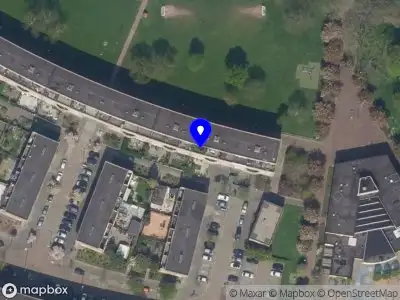 Ambulance met grote spoed naar de Buizenpark in Rotterdam