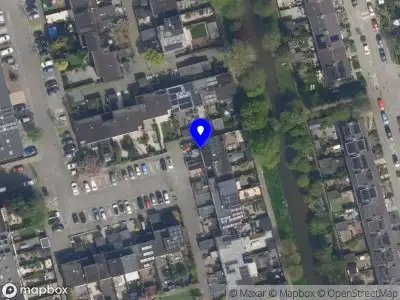 Ambulance met grote spoed naar de Scharlakendoorn in Rotterdam