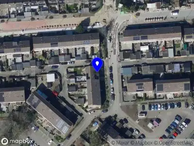 Ambulance met grote spoed naar de Kikkerveen in Spijkenisse