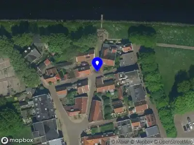 Ambulance met grote spoed naar de Middendorpstraat in Velsen-Zuid