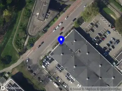 Ambulance met grote spoed naar de Madame Curielaan in Rijswijk