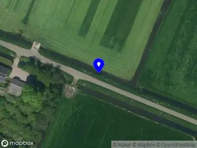 Brandweer met gepaste spoed naar de Starnmeerdijk in Starnmeer vanwege waarnemen gaslucht
