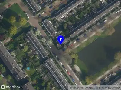Ambulance met grote spoed naar de Vijver Noord in Delft