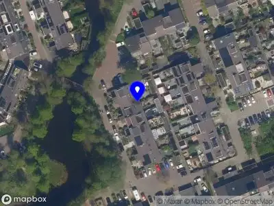 Ambulance met grote spoed naar de Elzendreef in Vlaardingen