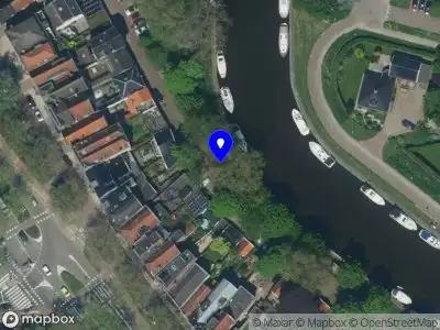 Ambulance met grote spoed naar de Whereplantsoen in Purmerend