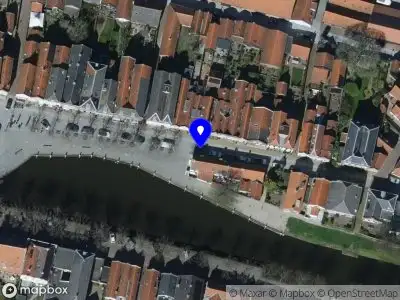 Ambulance met grote spoed naar de Noordzijde Haven in Goedereede