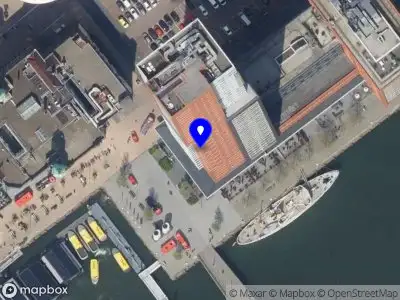 Ambulance met grote spoed naar de Landverhuizersplein in Rotterdam