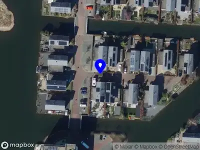 Ambulance met grote spoed naar de Calandhaven in Barendrecht