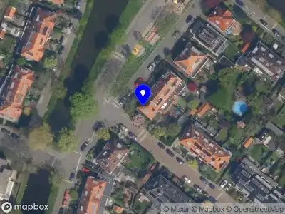 Ambulance met grote spoed naar de Burgemeester de Villeneuvesingel in Rotterdam