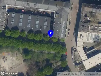 Ambulance met grote spoed naar de Achterklooster in Rotterdam