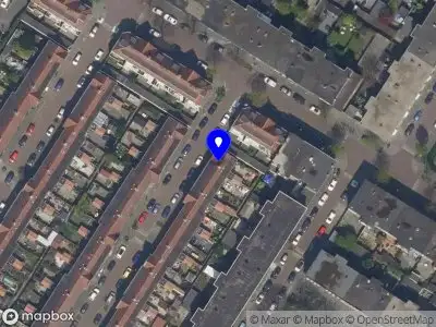 Ambulance met grote spoed naar de Bilderdijkstraat in Vlaardingen