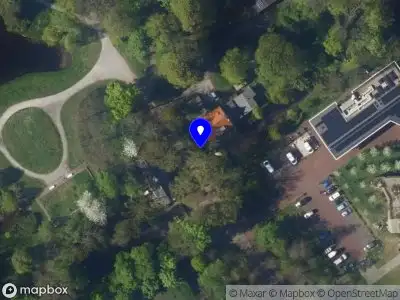 Ambulance met grote spoed naar de Oosterbeek in Wassenaar