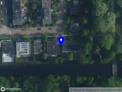 Ambulance met gepaste spoed naar de Genhoes in Amsterdam