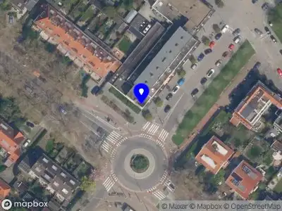 Ambulance met grote spoed naar de Van Beethovensingel in Rotterdam