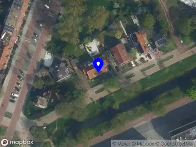 Ambulance met grote spoed naar de Prins Bernhardlaan in Delft
