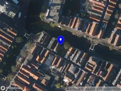 Ambulance met gepaste spoed naar de Wijde Glop in Alkmaar