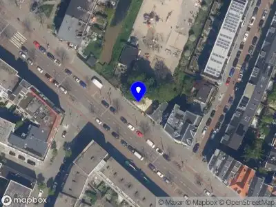 Ambulance met gepaste spoed naar de Oudedijk in Rotterdam