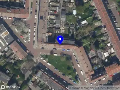 Ambulance met grote spoed naar de Sweelinckstraat in Vlaardingen