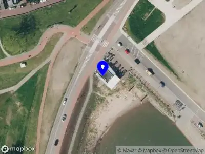 Politie naar de Veerweg in Tiel vanwege aanrijding met letsel