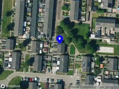 Politie met grote spoed naar de Langestraat in Klazienaveen vanwege personen te water