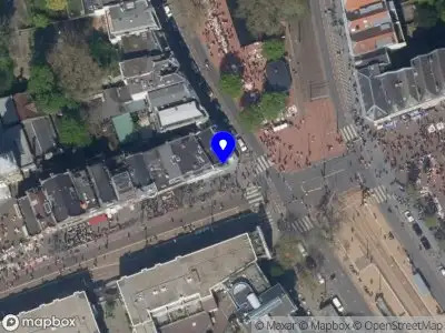 Ambulance met grote spoed naar de Nieuwe Binnenweg in Rotterdam