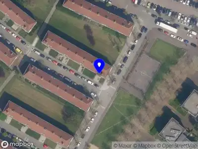 Ambulance met grote spoed naar de Ereprijsstraat in Rotterdam