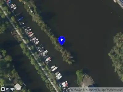 Ambulance met grote spoed naar de Meijepad in Nieuwkoop