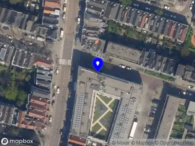 Ambulance met grote spoed naar de Benthuizerstraat in Rotterdam