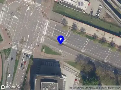 Ambulance met grote spoed naar de 's-Gravelandseweg in Schiedam