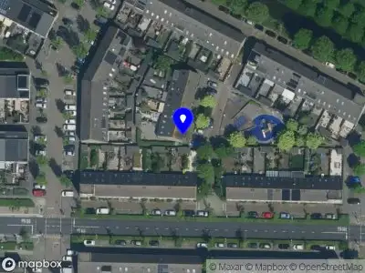 Ambulance met gepaste spoed naar de Pieter van den Heuvelpad in Amsterdam