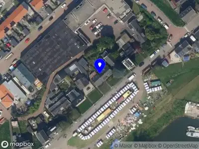 Ambulance met grote spoed naar de Onder de Waal in Krimpen aan de Lek