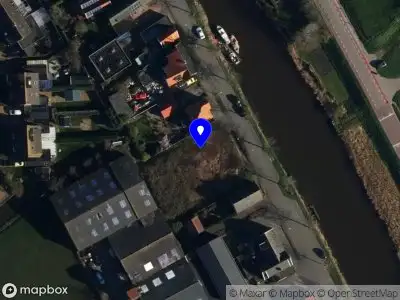 Ambulance met grote spoed naar de De Akker in Oudesluis