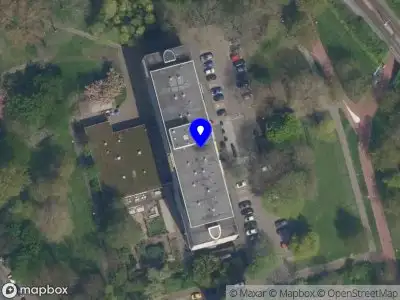 Ambulance met grote spoed naar de Cordell Hullplaats in Rotterdam