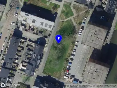 Ambulance met grote spoed naar de Kubbeplantsoen in Hoogvliet Rotterdam