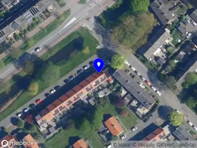 Ambulance met grote spoed naar de Ruys de Beerenbroucklaan in Uithoorn